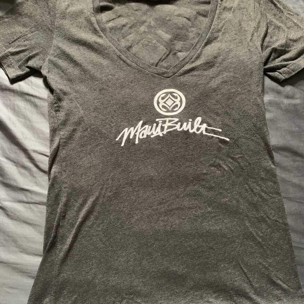 Maui Built v neck tee